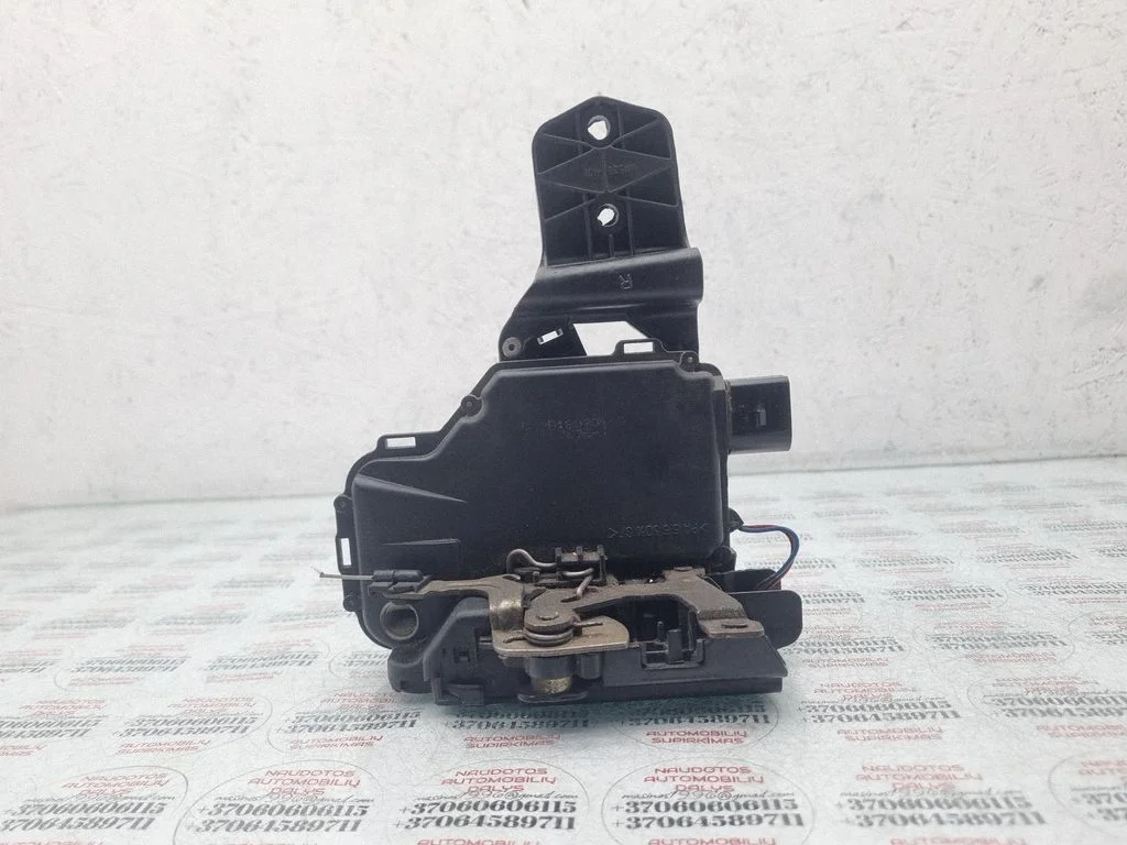 Front door lock – Volkswagen Passat B5 (1997-2000)