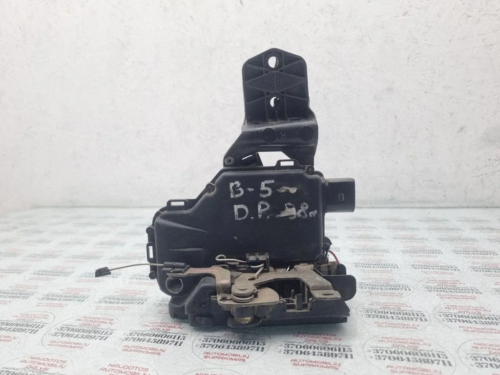 Priekšējo durvju slēdzene 3B0837868
