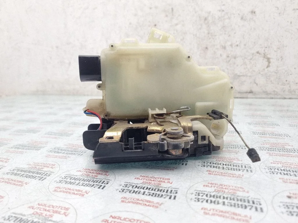 Front door lock – Volkswagen Jetta V (2005-2010)