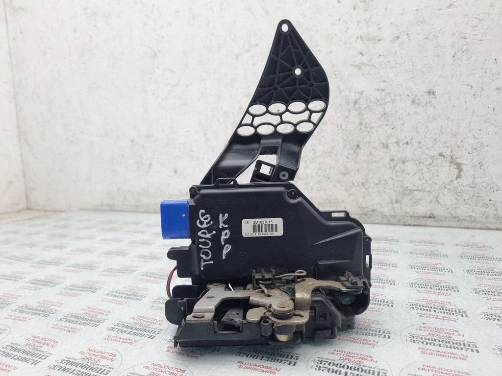 Front door lock 3D1837015