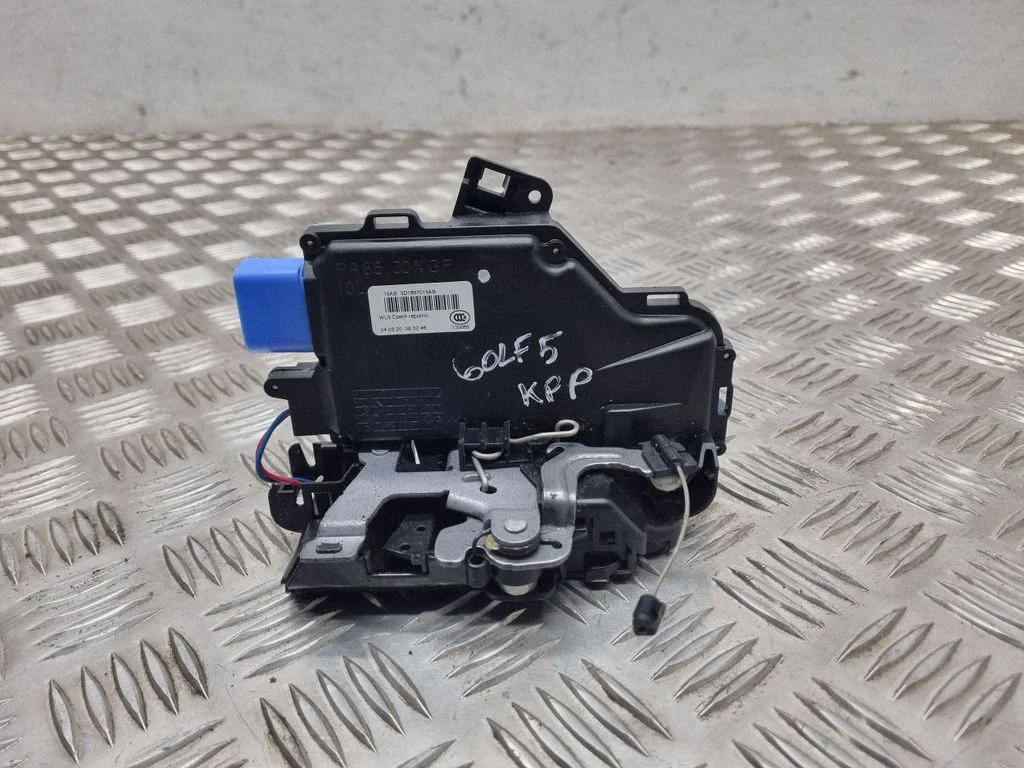 Zamek drzwi przednich 3D1837015AB