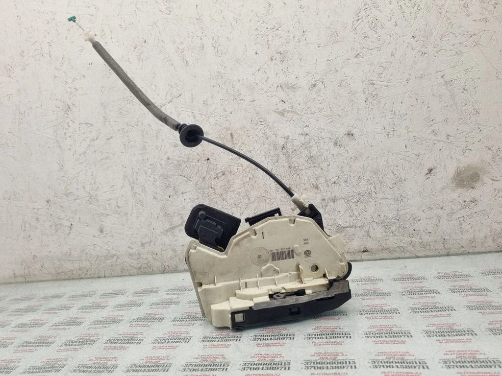 Front door lock 5E1837016
