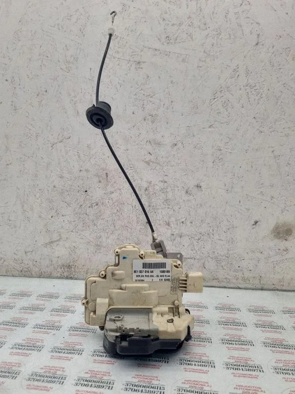 Front door lock 8E1837016AA
