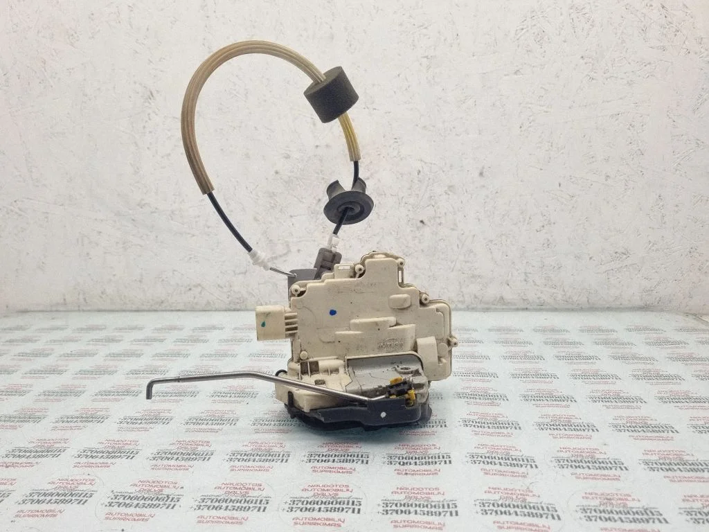 Front door lock 4F2837015