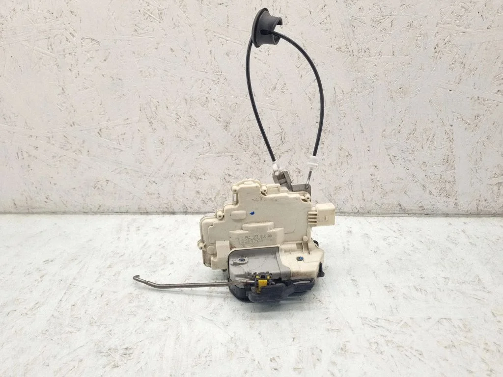 Front door lock 8E1837016AA