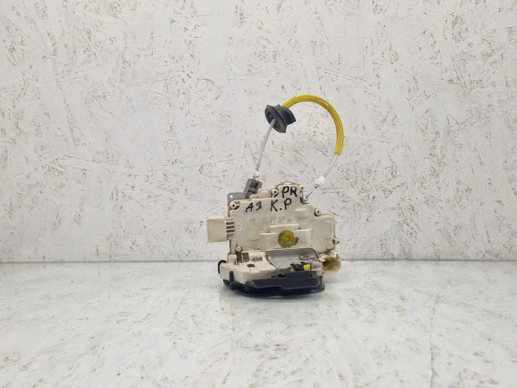 Front door lock 4F1837015