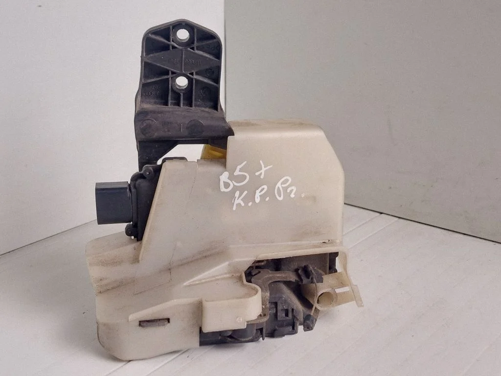 Esiukse lukk 3B0937867
