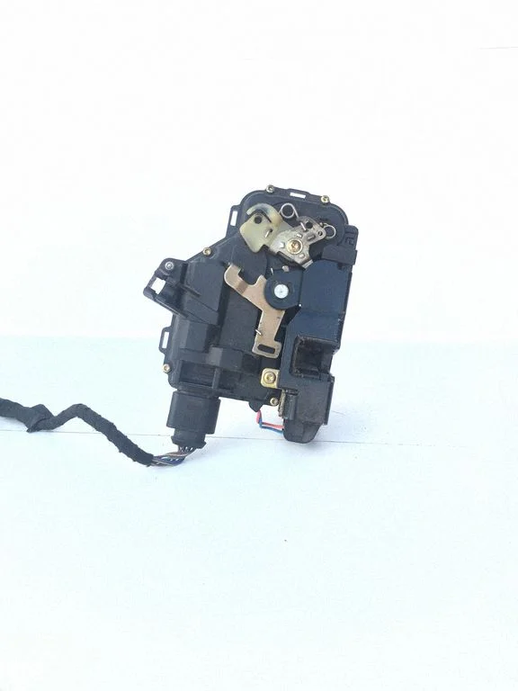 Front door lock – front left