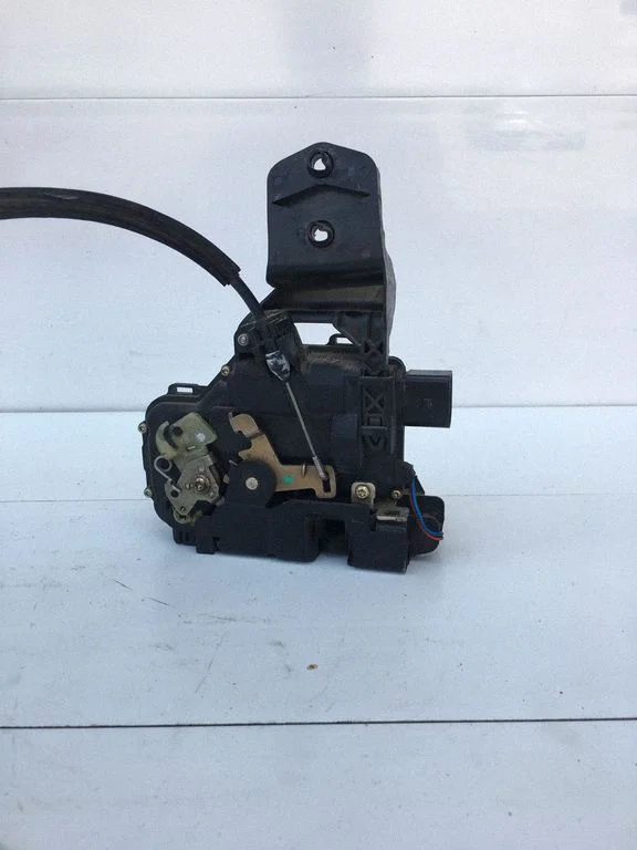 Front door lock C381837015A