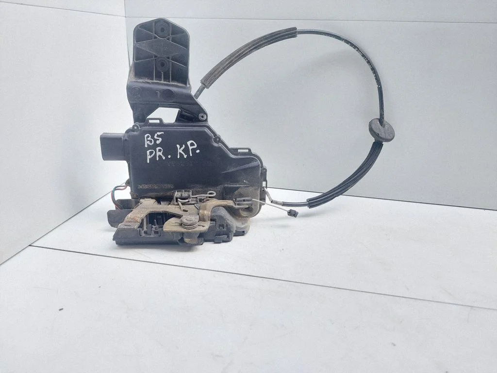 Front door lock 3B0837867