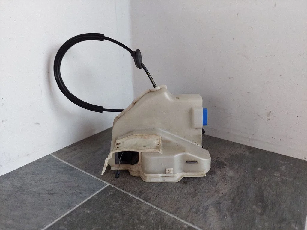 Zamek drzwi przednich 1K4837086B