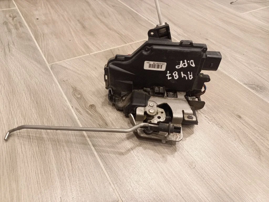 Esiukse lukk 8E1837016C