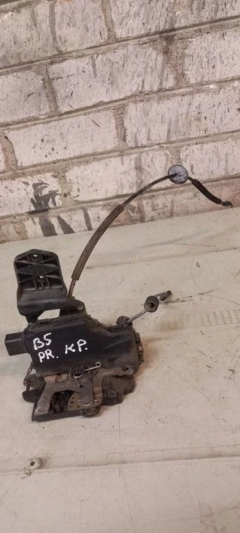 Front door lock 3U0837085