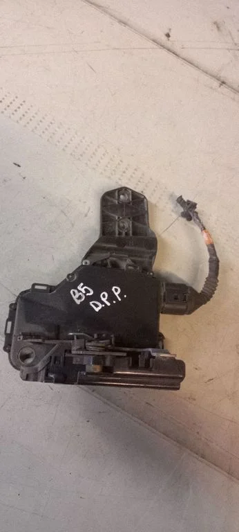 Front door lock – front right