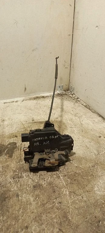 Front door lock – front left