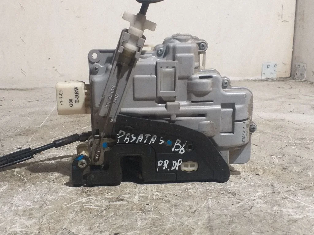 Front door lock 3C1837016A