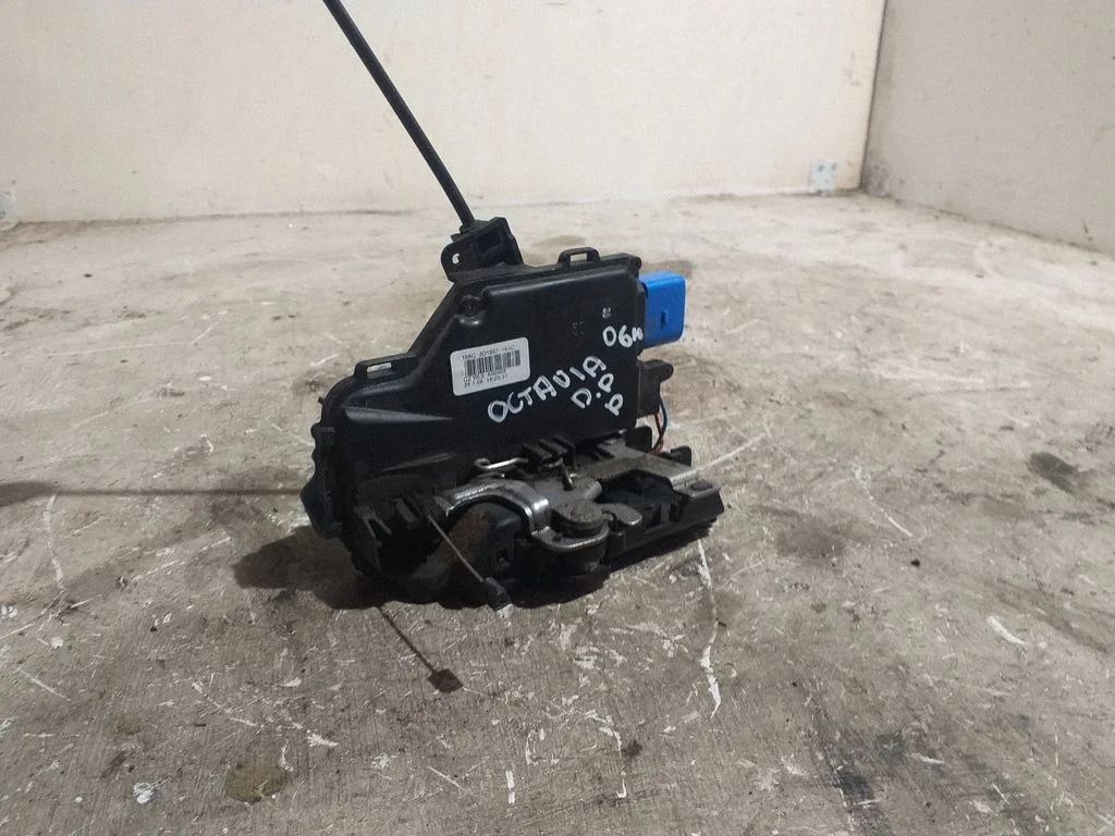 Front door lock 3D1837016AC