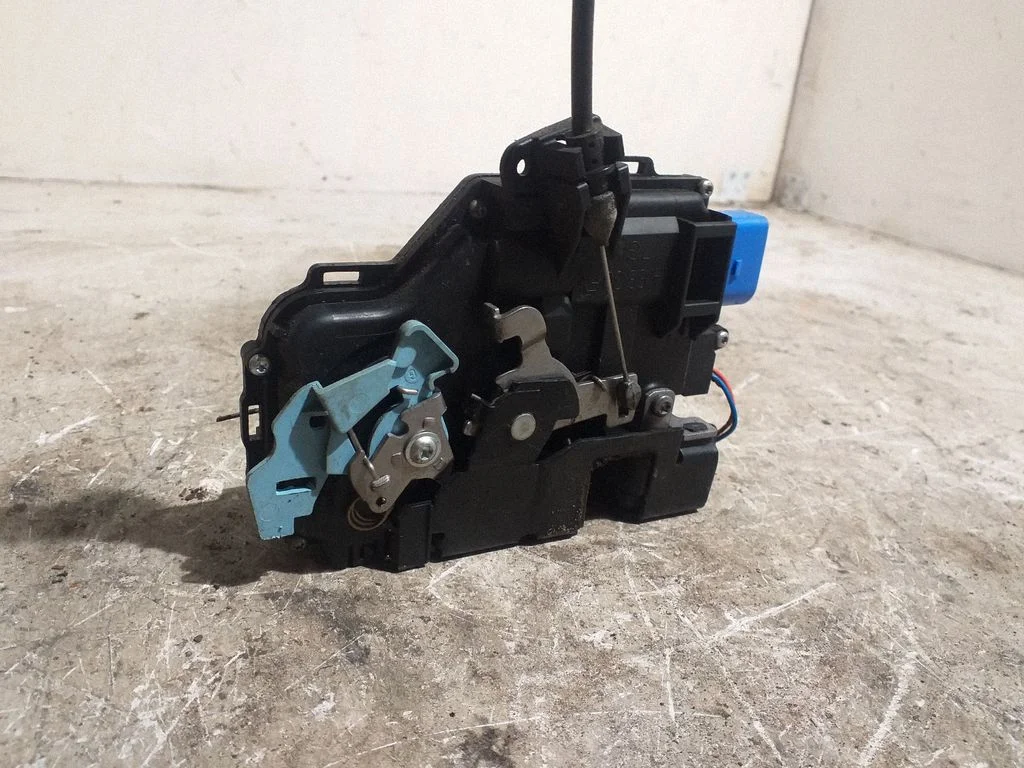 Front door lock 3D1837015AB