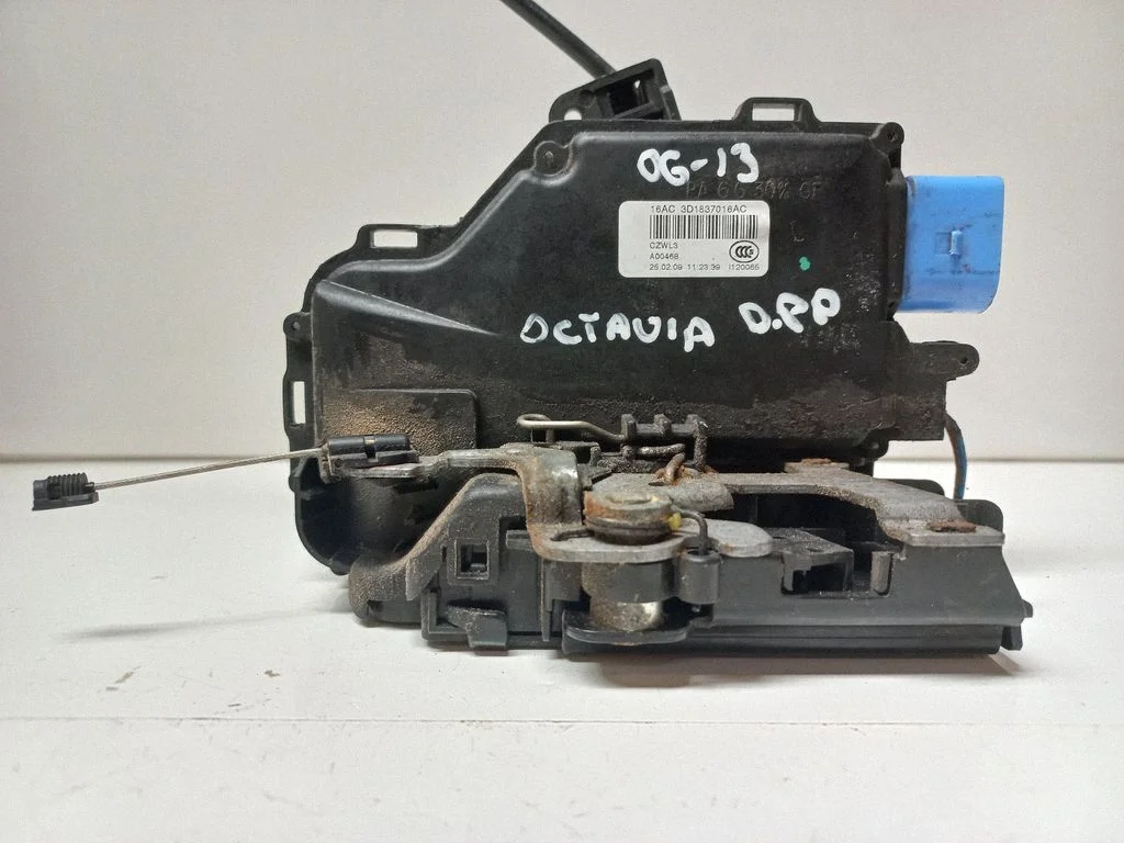 Front door lock 3D1837016AC