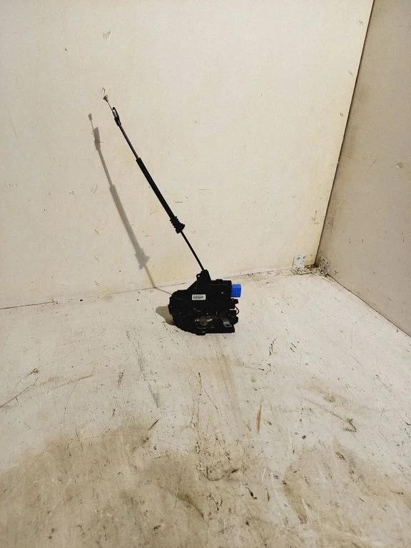 Front door lock 3D1837016