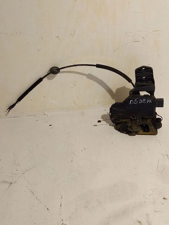 Front door lock 3B0837868