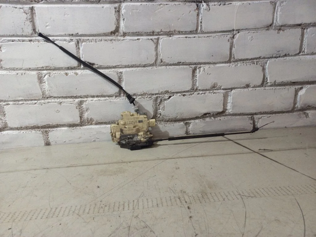 Front door lock 3C1837016A