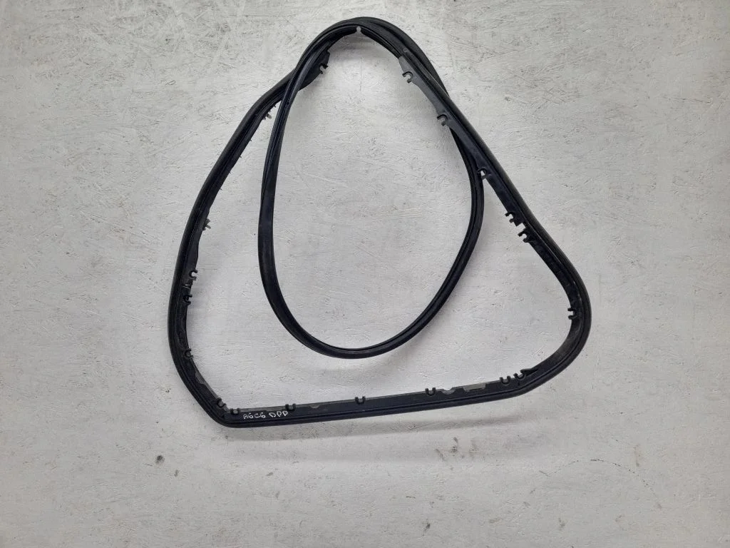 Front door rubber seal 4F0831346B
