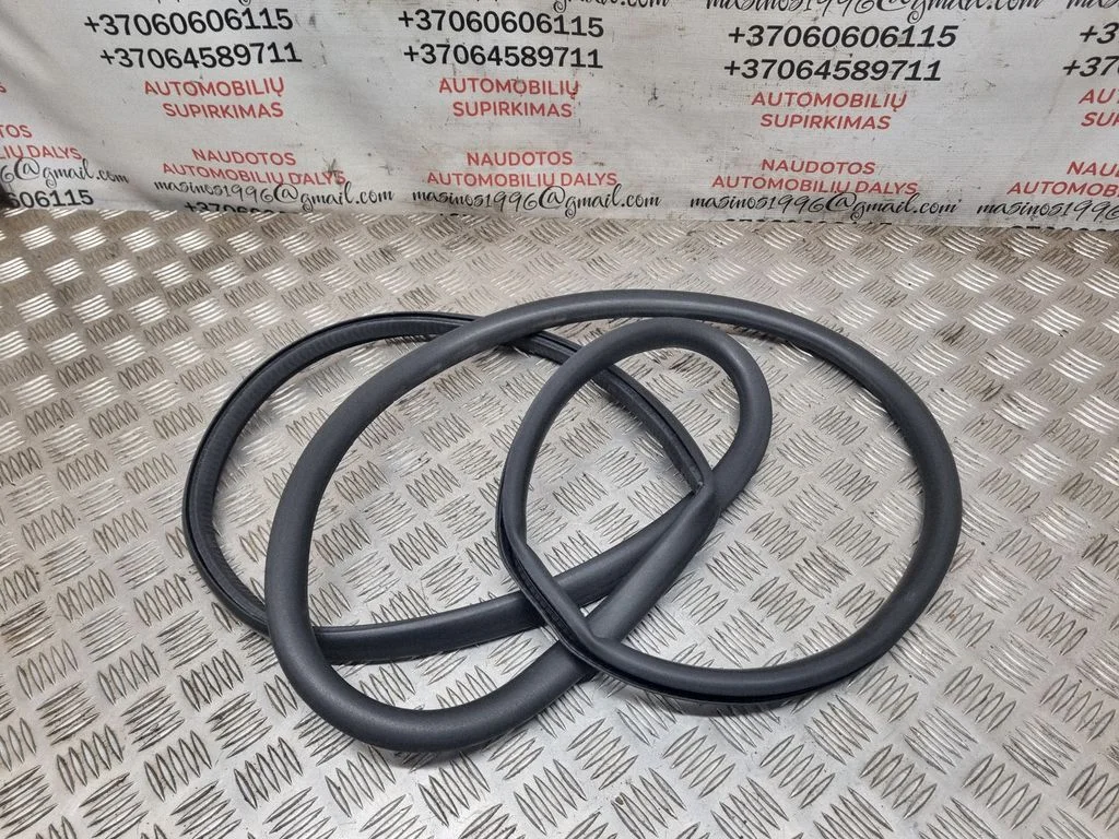 Front door rubber seal – Audi A8 S8 D3 4E (2002-2009)