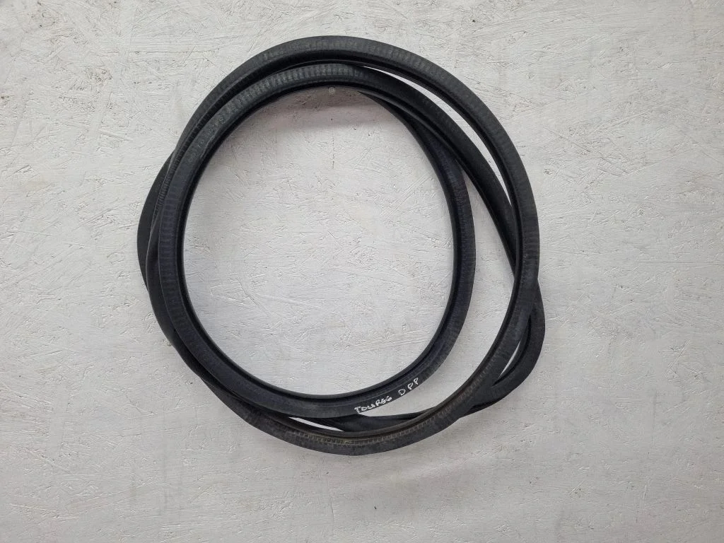 Esiukse tihend (kere pool) – Volkswagen Touareg I (2002-2010)