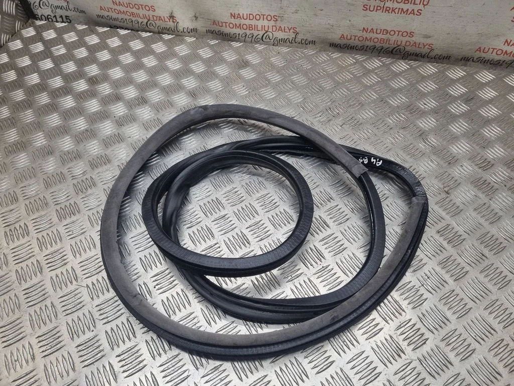 Front door rubber seal – Audi A4 S4 B5 8D (1999-2000)