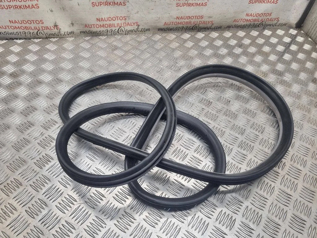 Front door rubber seal – Audi A4 S4 B5 8D (1999-2000)