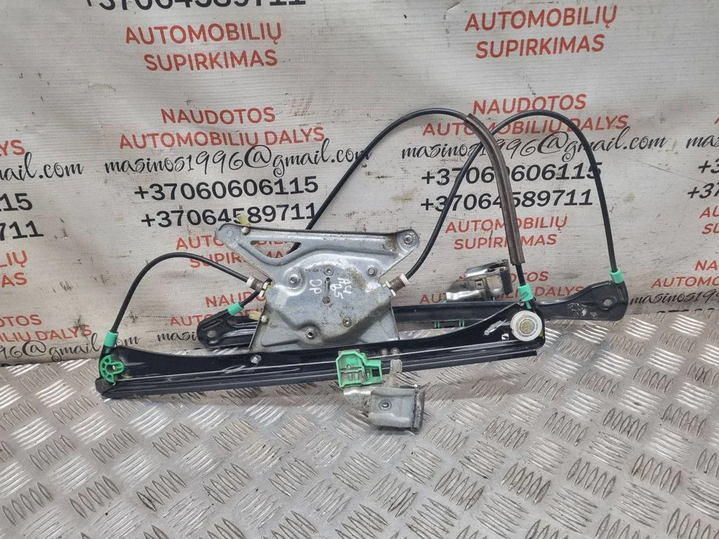 Priekšējā el. loga pacēlāja mehānisms bez motoriņa – Audi A4 S4 B5 8D (1999-2000)
