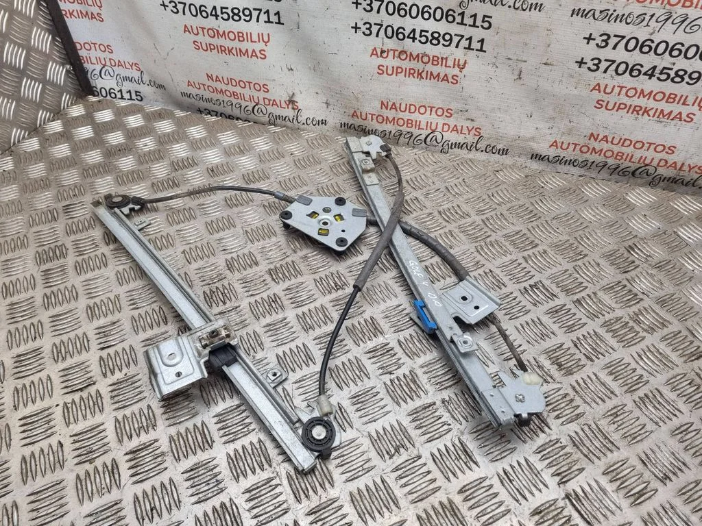 Front window lifting mechanism without motor – front right