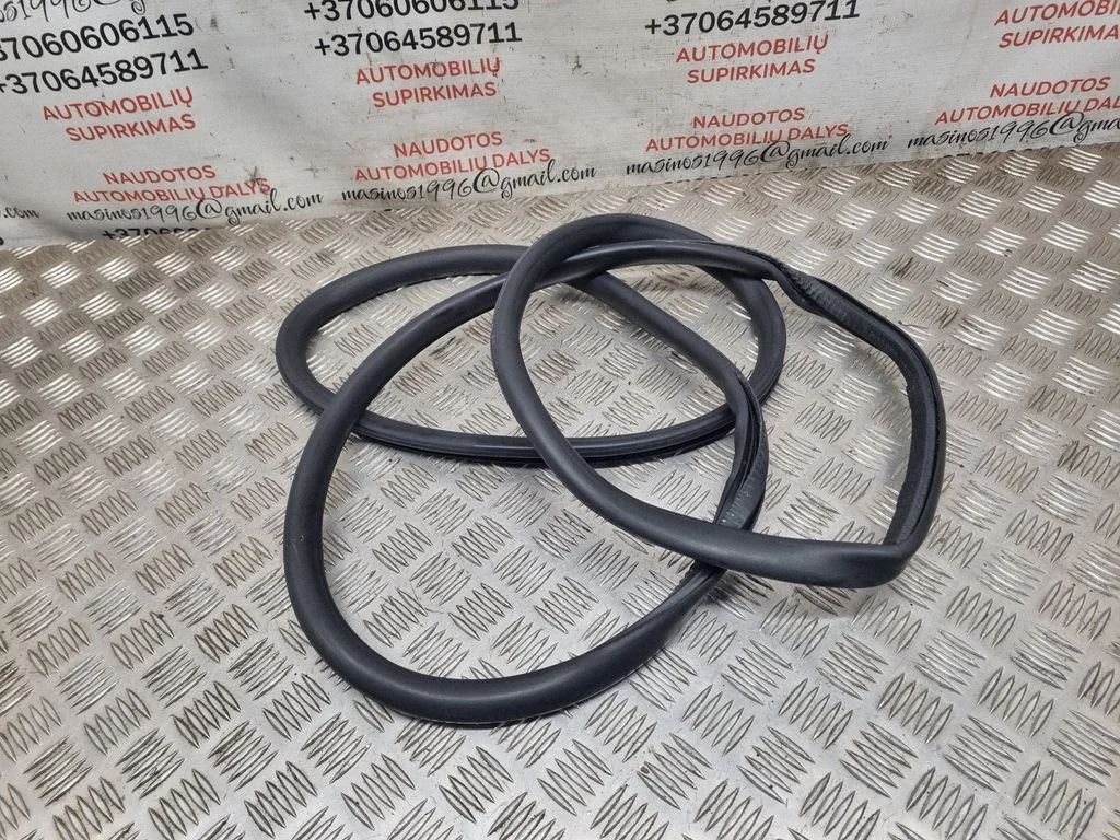 Front door rubber seal – Audi A8 S8 D3 4E (2002-2009)