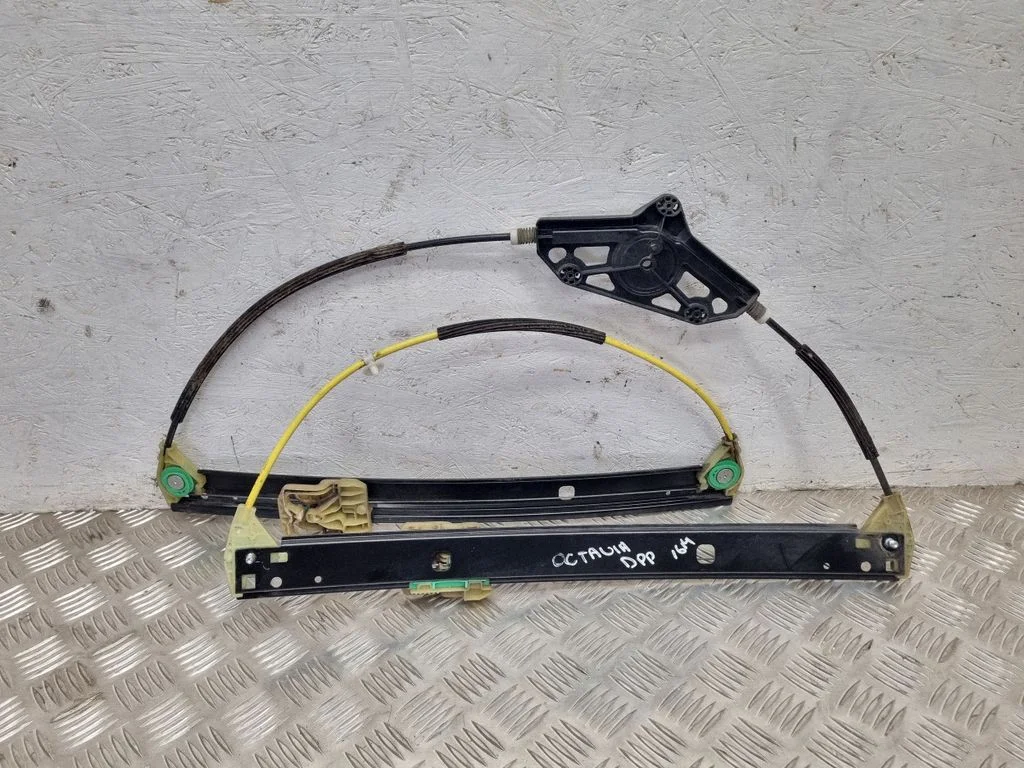 Front window lifting mechanism without motor – Skoda Octavia Mk3 (5E) (2013-2019)