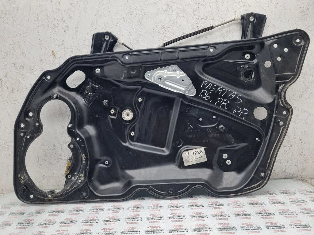 Front window lifting mechanism without motor 3C1837756G