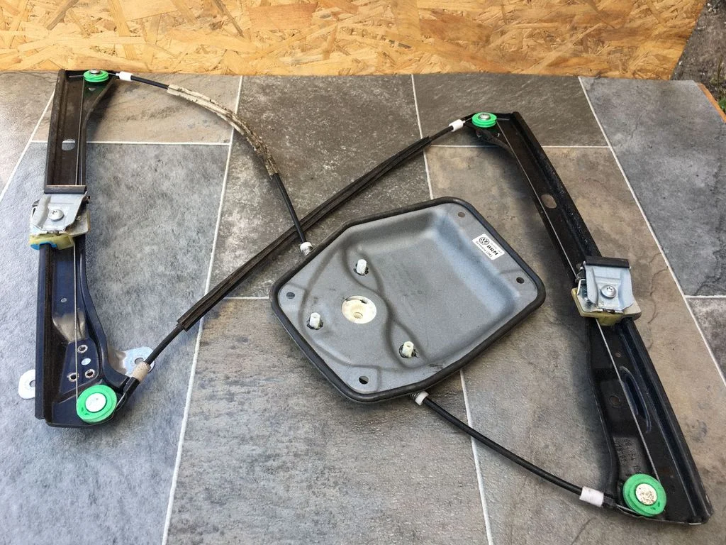 Esiukse aknatõstuk ilma mootorita – Volkswagen Golf Plus (2005-2013)