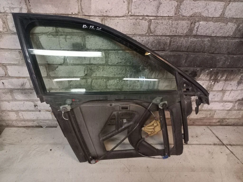 Front window lifting mechanism without motor – Audi A3 S3 8L (1996-2003)