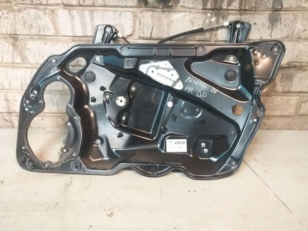 Front window lifting mechanism without motor – Volkswagen Passat CC (2008-2016)