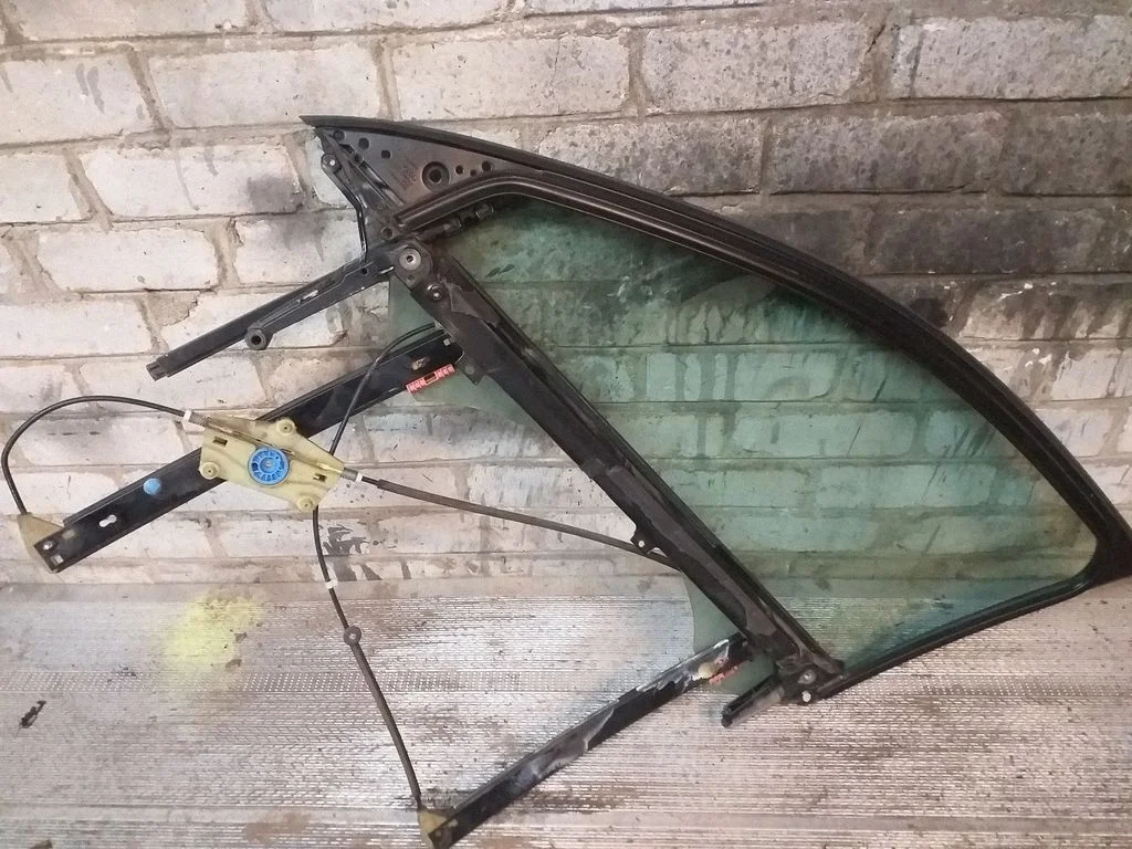 Front window lifting mechanism without motor – Audi A6 Allroad C6 (2006-2011)