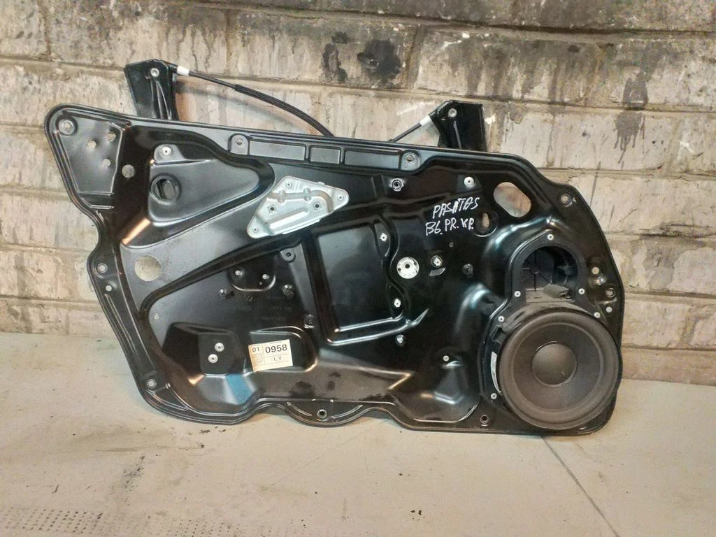 Front window lifting mechanism without motor – Volkswagen Passat CC (2008-2016)