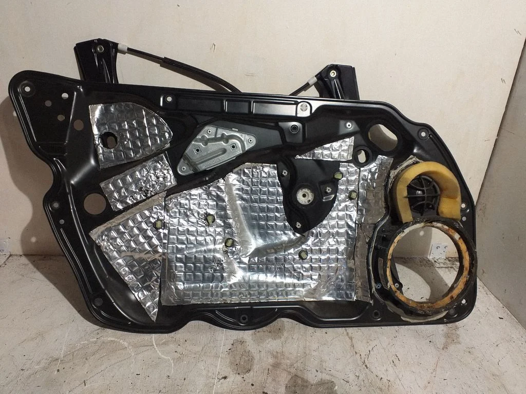 Front window lifting mechanism without motor – Volkswagen Passat CC (2008-2016)