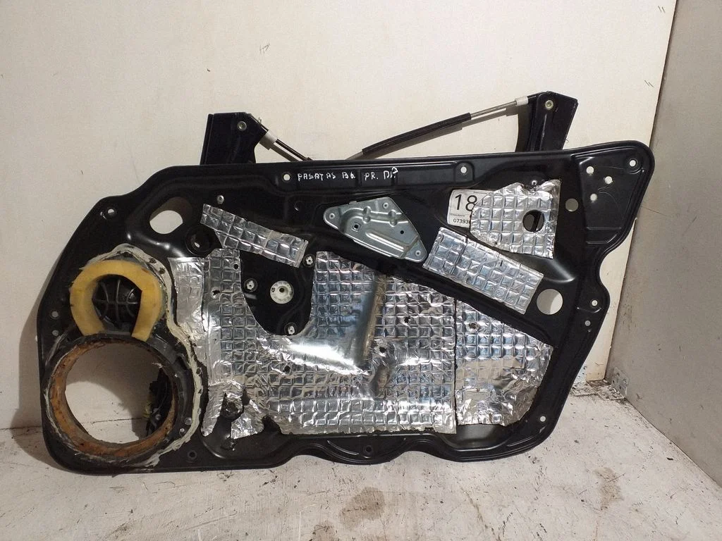 Front window lifting mechanism without motor – Volkswagen Passat CC (2008-2016)