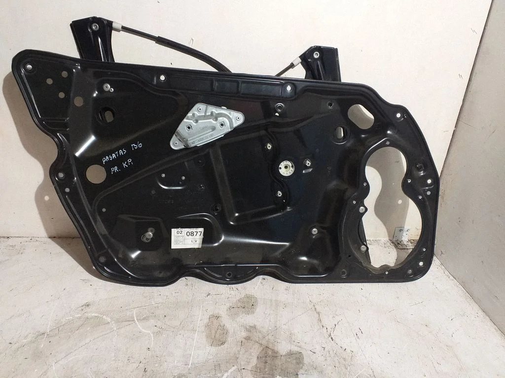 Front window lifting mechanism without motor – Volkswagen Passat CC (2008-2016)