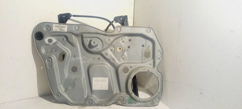 Front window lifting mechanism without motor – Volkswagen Touran I (2003-2010)
