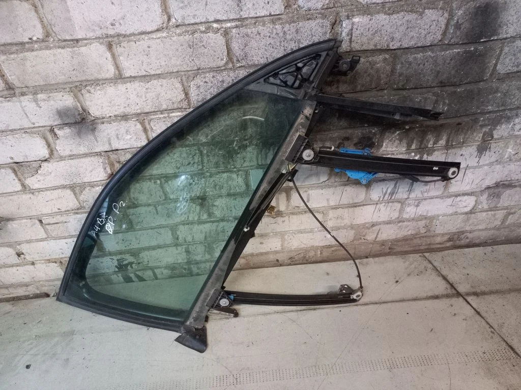 Front window lifting mechanism without motor – Audi A4 S4 B7 8E 8H (2005-2008)