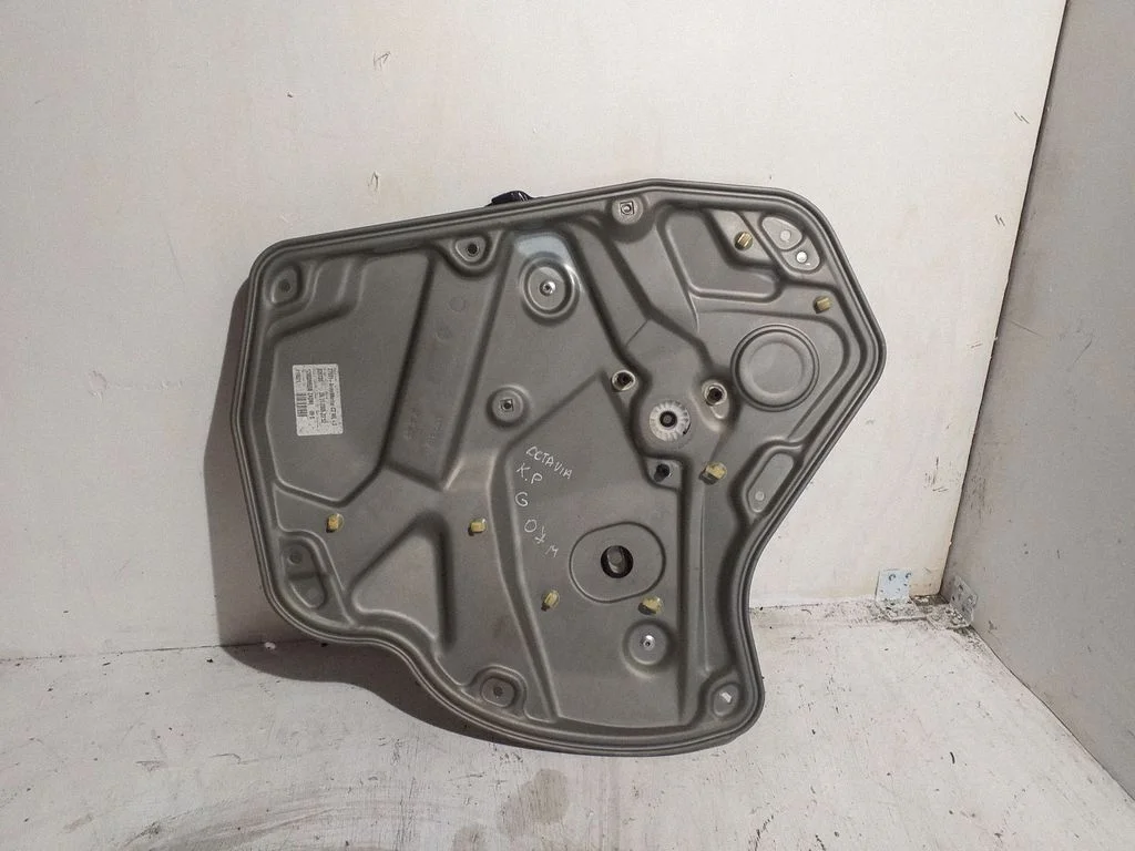 Front window lifting mechanism without motor – Skoda Octavia Mk2 (1Z) (2004-2013)