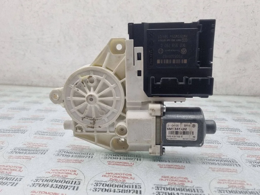 Front door window regulator motor 5M1837402