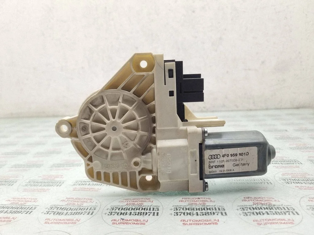 Priekšējā loga pacēlāja motoriņš 4F0959801D