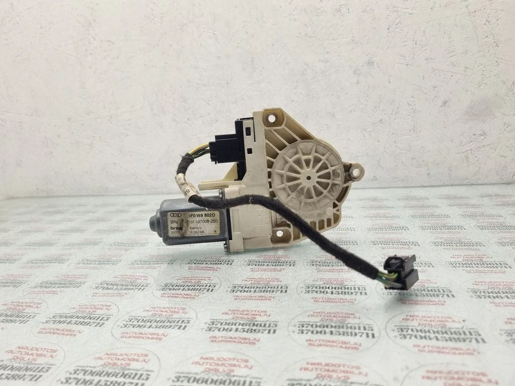 Priekšējā loga pacēlāja motoriņš 4F0959802D